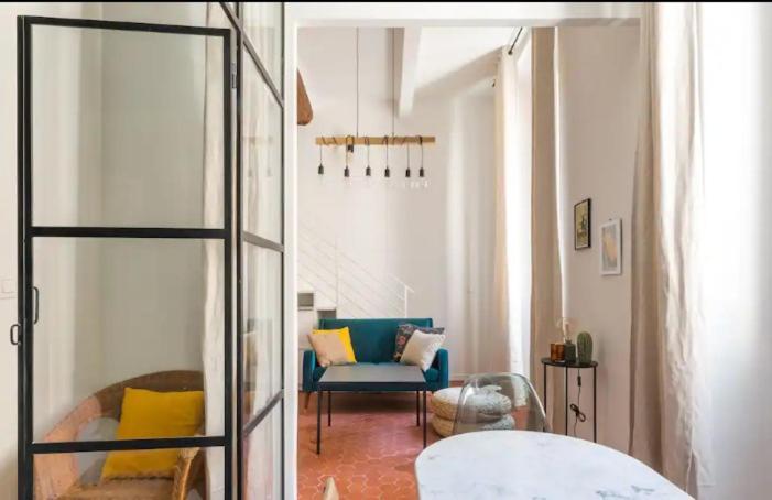 Appartement Authentique Situe En Plein Centre D'Antibes Exterior photo
